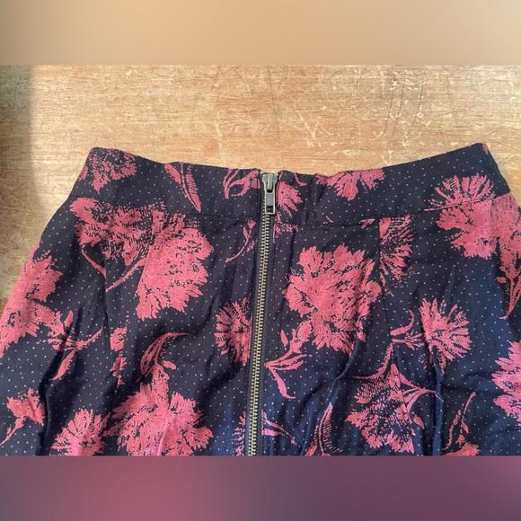 Silence + Noise red and black floral mini skirt - Picture 7 of 8